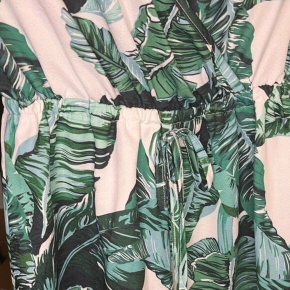 Women’s Green Palm Leaf Shorts Romper Size Small - Picture 4 of 5